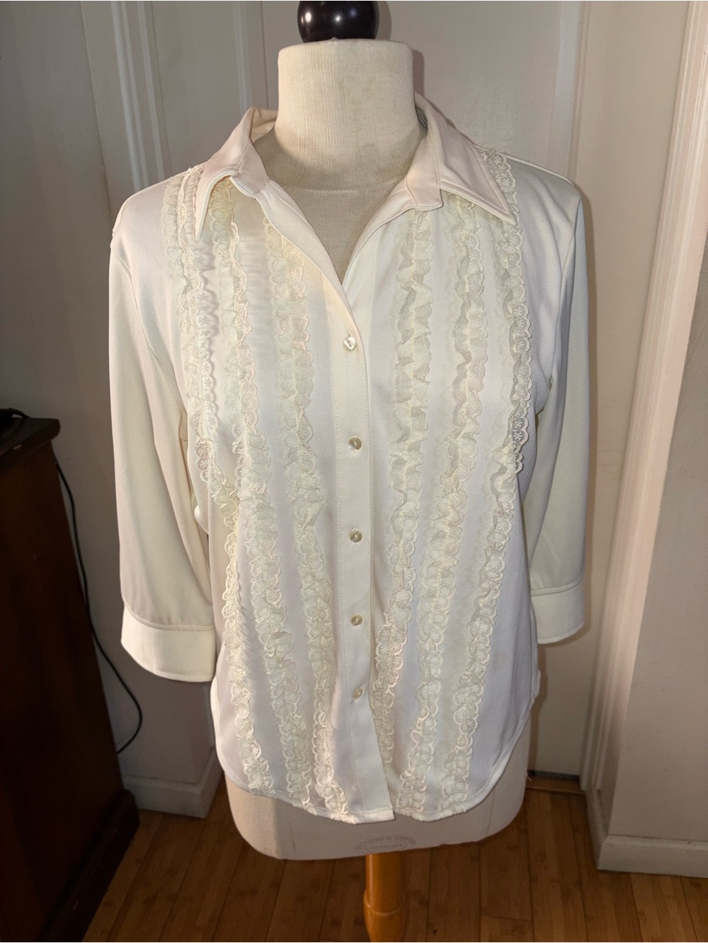 Kathy Ireland Women's Cream Lace-Trim Button Front Blouse size Medium
